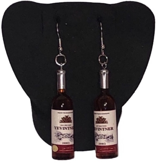 UNBRANDED Mini Resin WINE BOTTLE Earrings - Picture 1 of 7